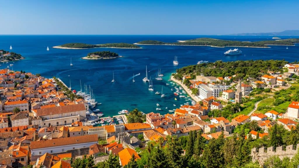 Vodič za romantično potovanje v Hvar