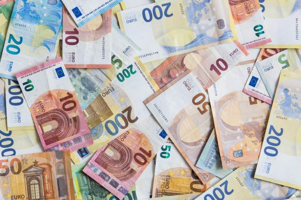 Najboljši načini za zaščito osebnih financ v digitalni dobi