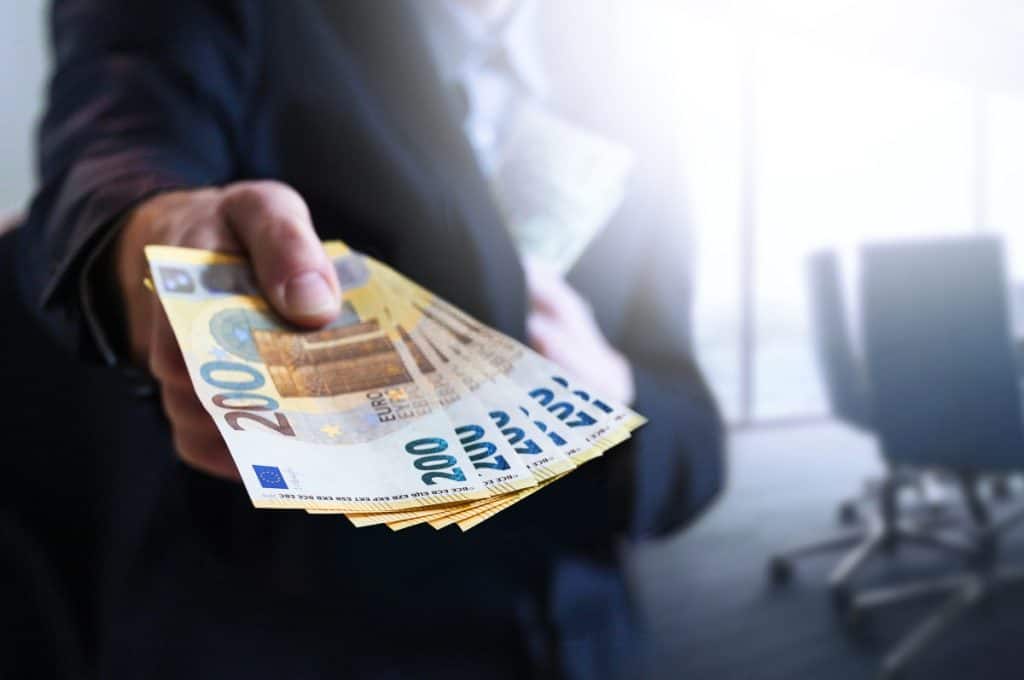 Vpliv ekonomske politike na osebne finance