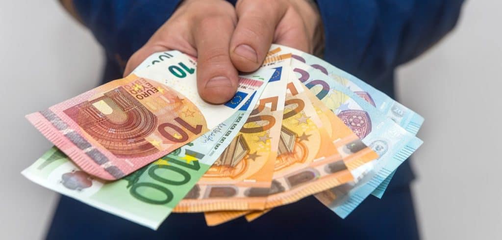 Uporaba spletnih orodij za primerjavo bančnih storitev