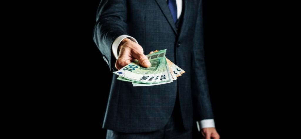 Uporaba spletnih platform za množično financiranje